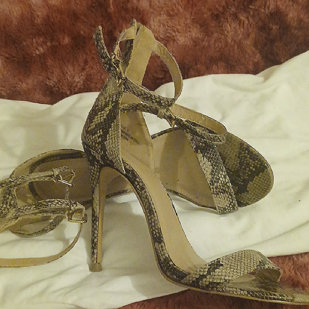 Charlotte RUSSE SOFIA HEELS